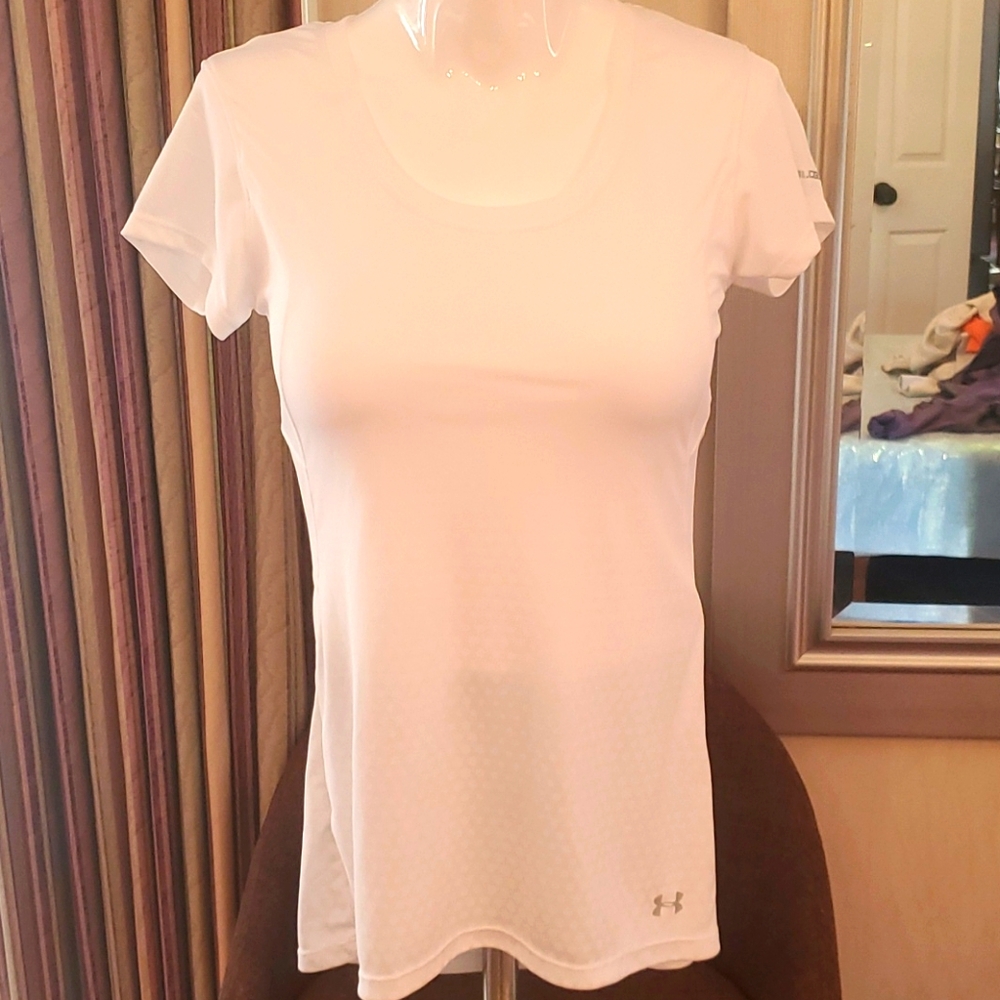 Nwot under armour heatgear coldblack tshirt xs